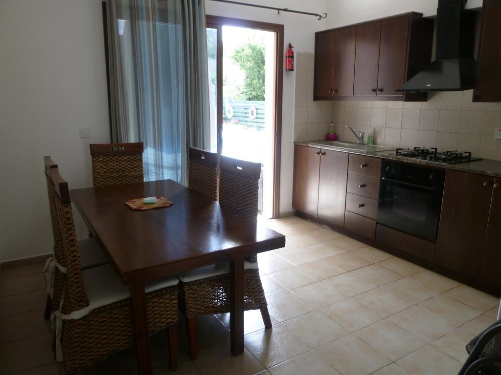 Avra Family Maisonettes Polis Habitación foto